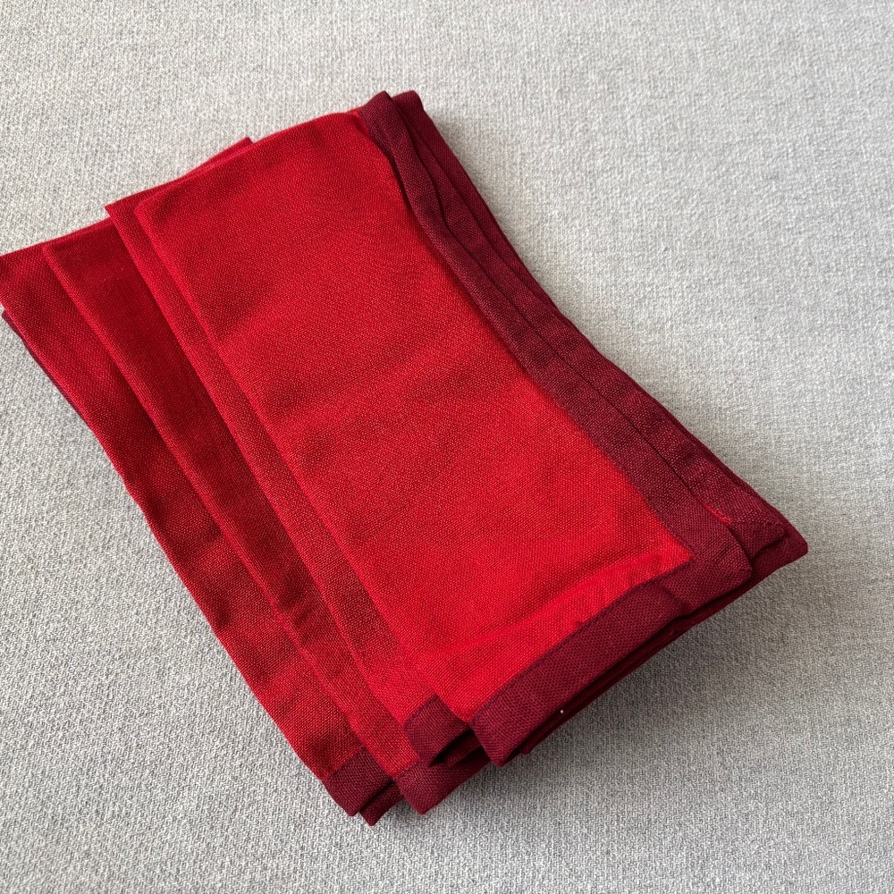 NWT Classic Red Napkins With Contrasting Red Trim 100% Cotton Set of 4